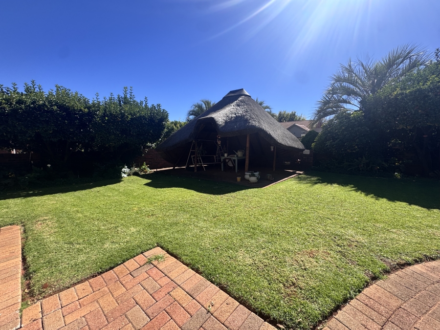 To Let 3 Bedroom Property for Rent in Flamwood North West